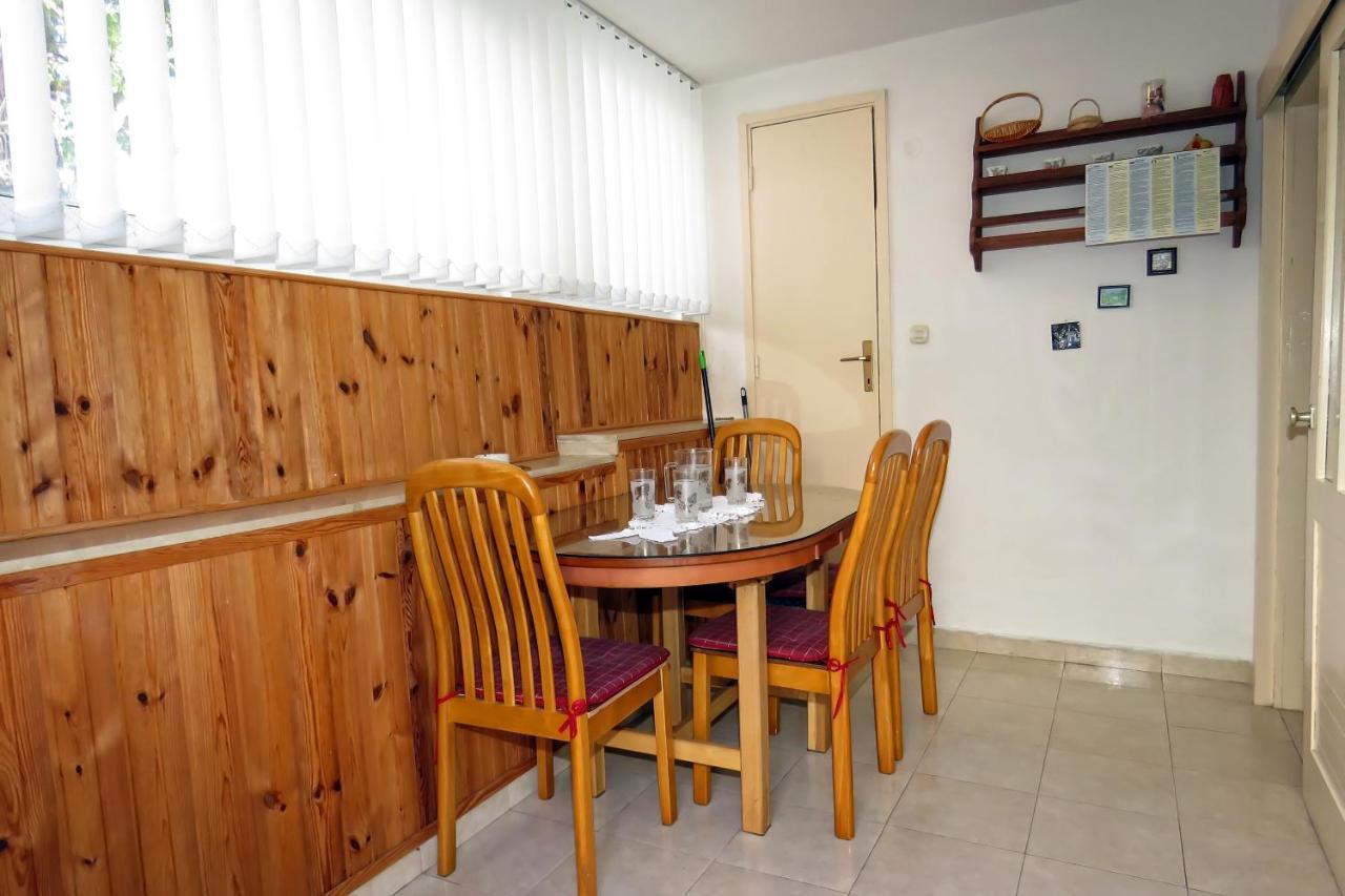 Apartments By The Sea Drasnice, Makarska - 5265 Bagian luar foto