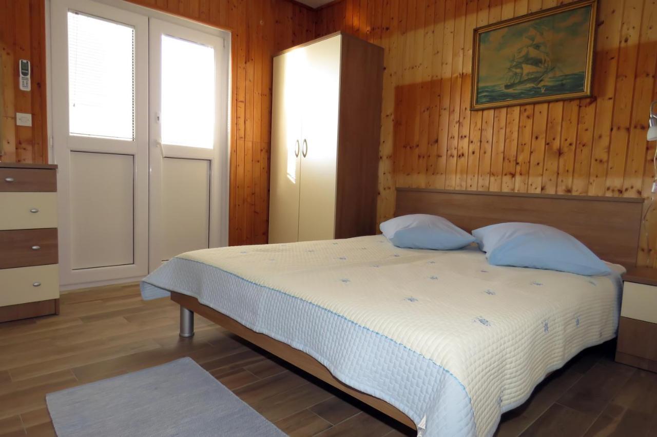 Apartments By The Sea Drasnice, Makarska - 5265 Bagian luar foto